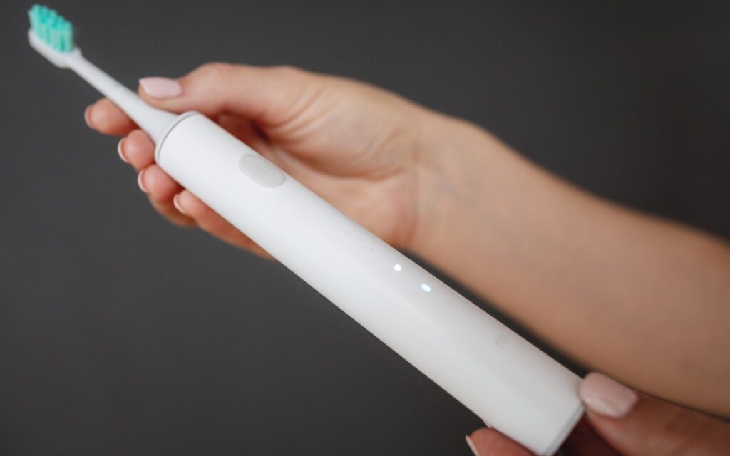 Elektrisk tannbørste Xiaomi Mi børste i hånden